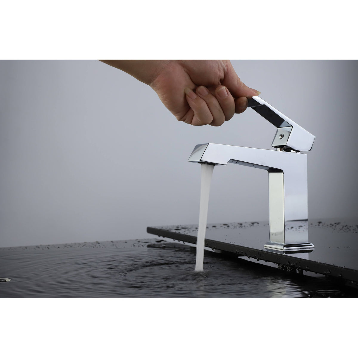 Chrome Brass Single Hole Bathroom Faucet E827843