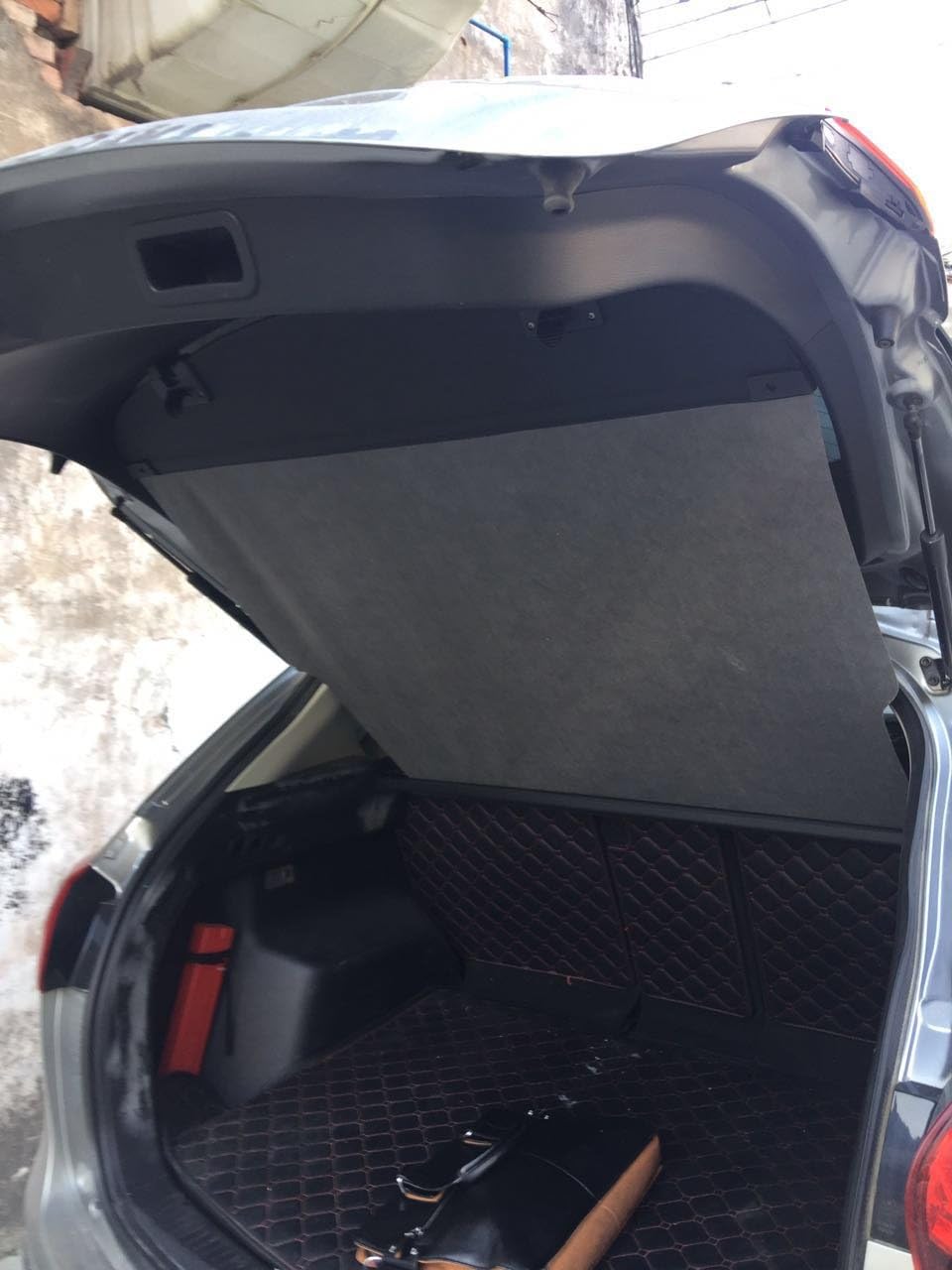 Black Retractable Cargo Cover M9932