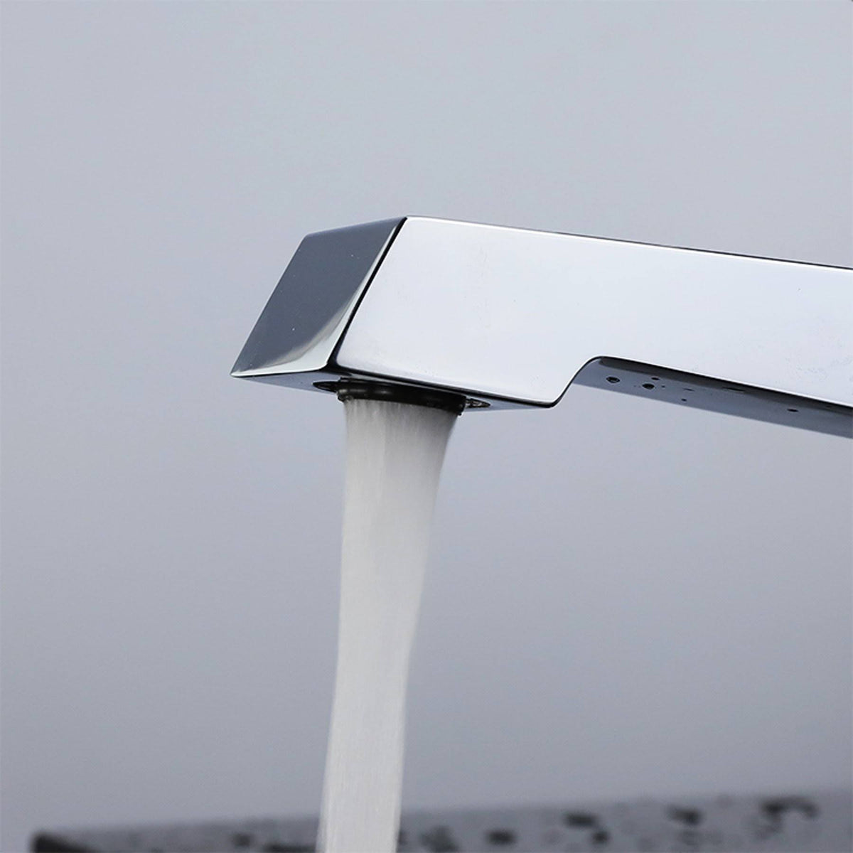 Chrome Brass Single Hole Bathroom Faucet E827843