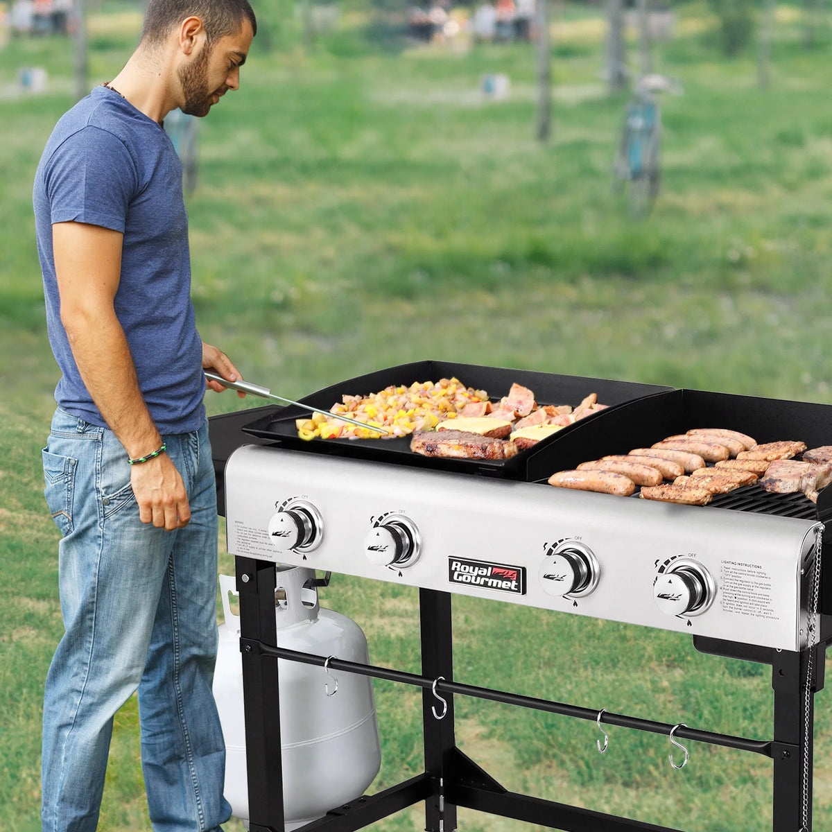 4-Burner Gas Grill and Griddle with Cover H688