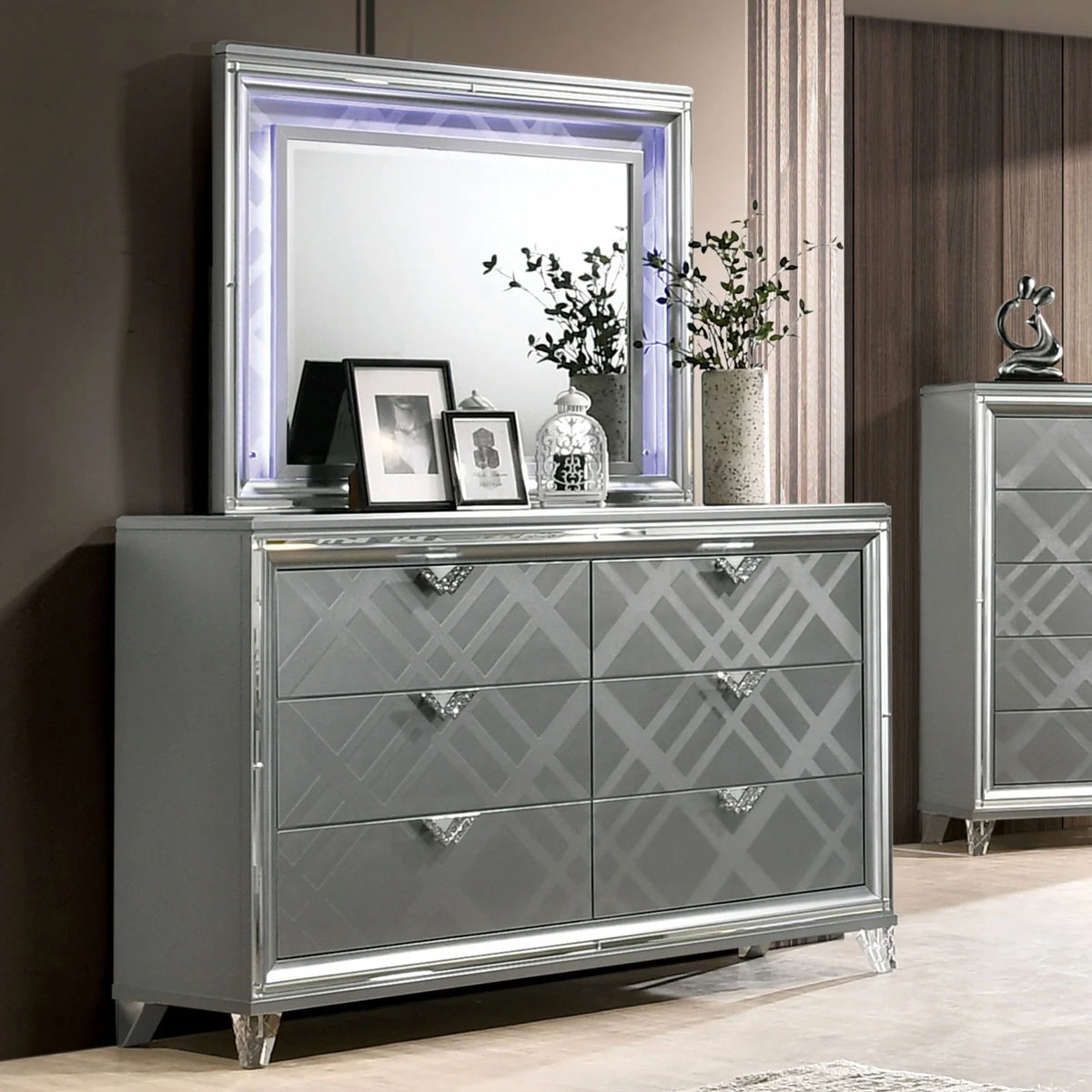 Silver Queen Size Bed with Dresser Mirror Nightstand 4pc Set B571822